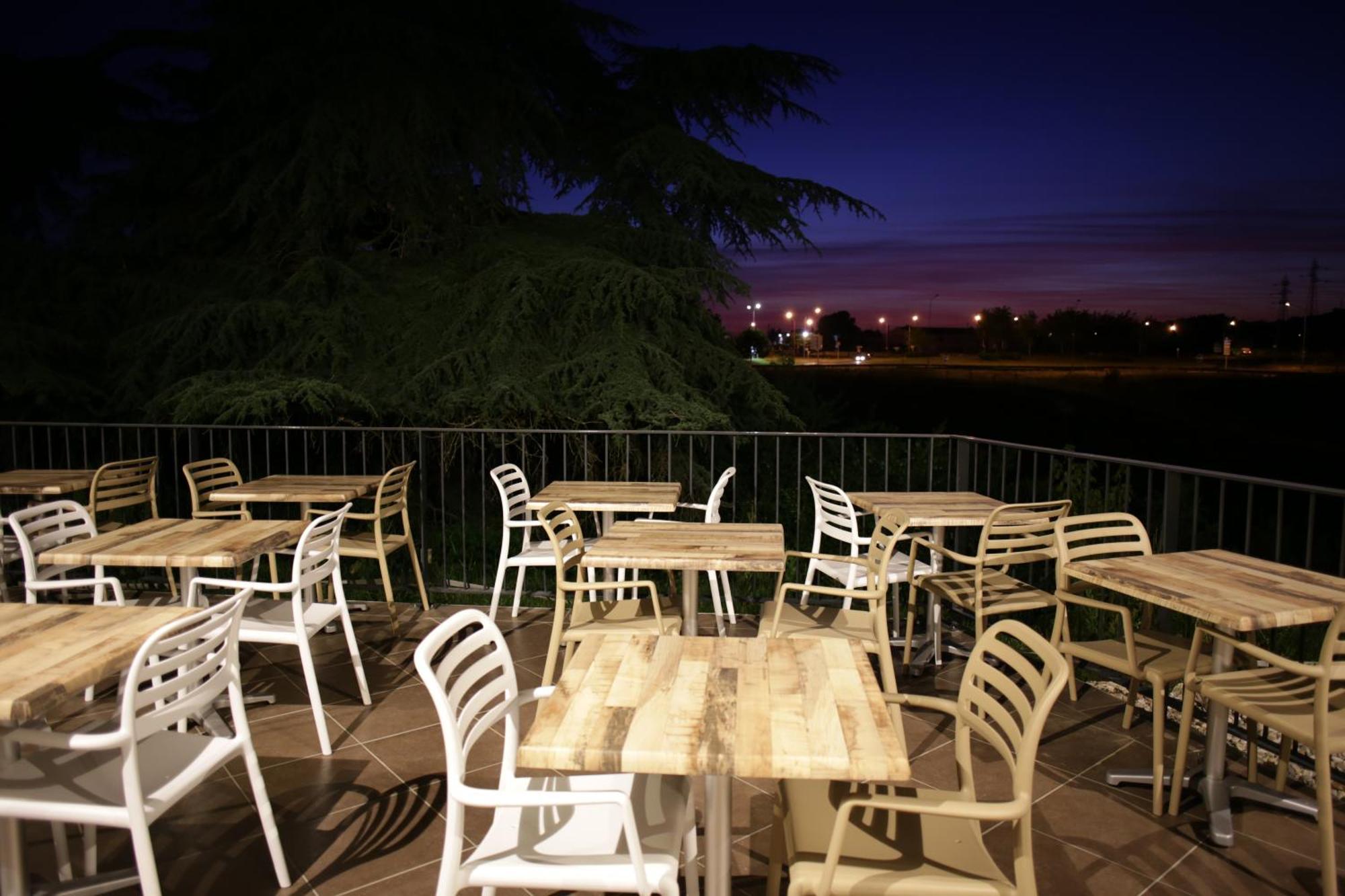 Ibis Styles Villeneuve Sur Lot Экстерьер фото